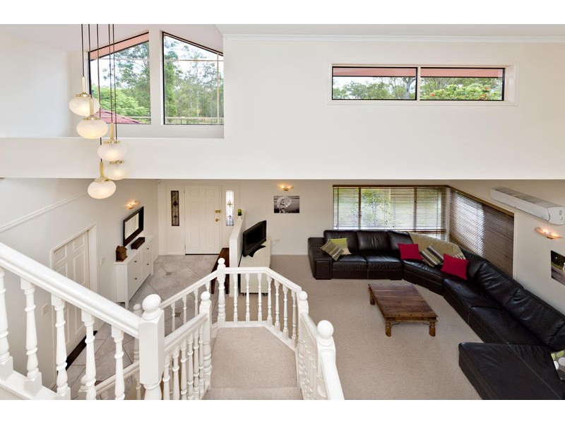 8 Gibson Cr, Bellbowrie QLD 4070